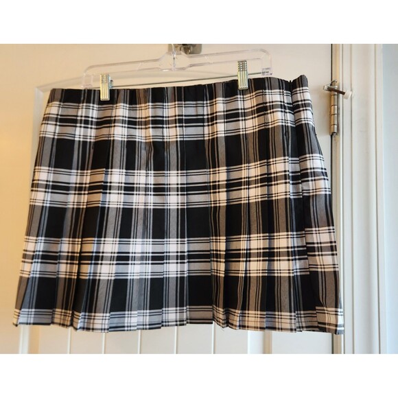 No Boundaries Plaid Pleated Skirt Junior's XXL (19) Black/White Y2K Schoolgirl - Picture 2 of 5